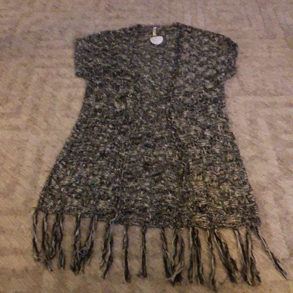 Sweater vest, black and creme